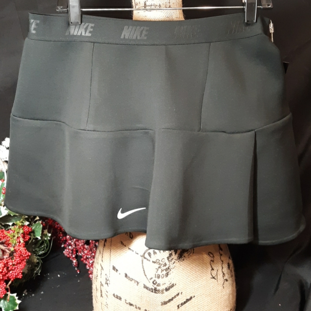 NWT....Nike Golf Skort...Size Large - Picture 2 of 8
